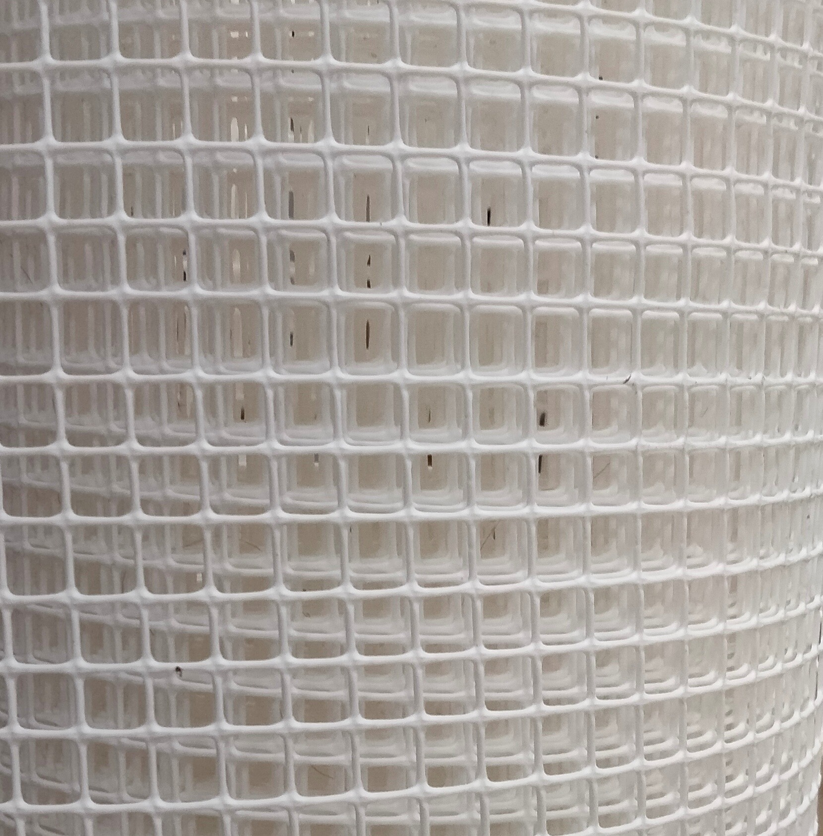 Stafil Muoviverkko lankatöiden tekoon. Verkosilmän koko on 10 x 10 mm.