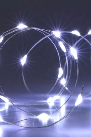 Led-valosarja kylmällä valkoisella valolla.