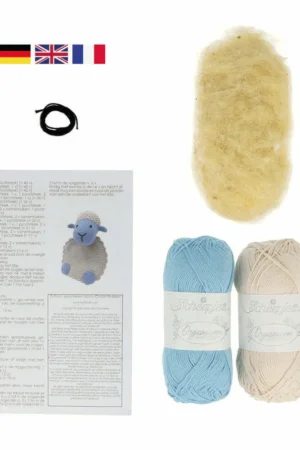 Tarvikepaketin sisältö: ohje (ei suomekdi!), 50 g valkoista ja 50 g vaaleansinistä puuvillalankaa, pieni määrä mustaa puuvilllankaa sekä villaa täytteeksi.