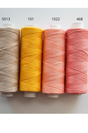 Bockens 60/2 Pellavalanka. Värit vasemmalta: kerma (vaalea beige), keltainen, persikka, vaaleanpunainen