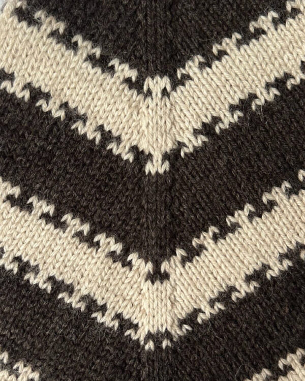 PetiteKnit Key Sweater -pusero, lähikuva raglanlisäyksistä