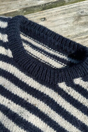 PetiteKnit Olga Sweater -pusero, lähikuva yläosasta