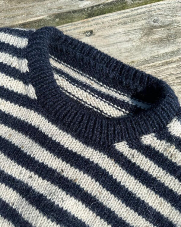 PetiteKnit Olga Sweater -pusero, lähikuva yläosasta