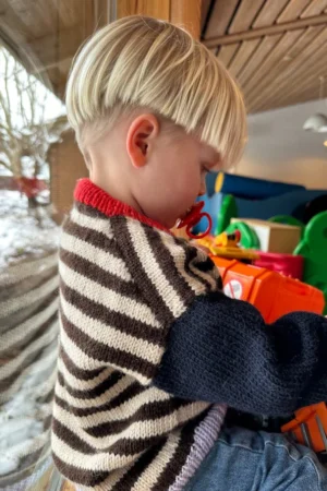 PetiteKnit Holger Sweater, kuvassa näkyy raglanlisäykset