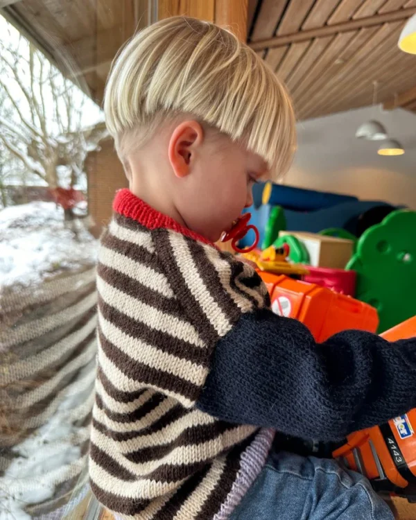 PetiteKnit Holger Sweater, kuvassa näkyy raglanlisäykset
