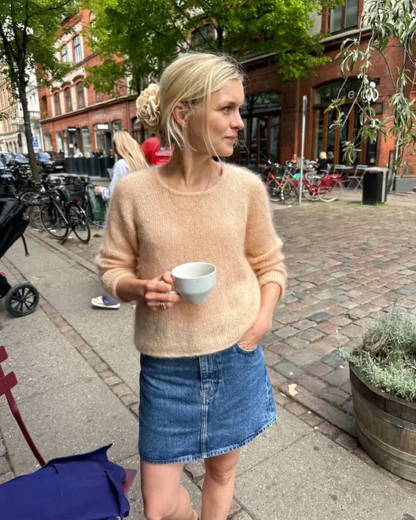 PetiteKnit Cumulus Blouse O-neck, mallin päällä kuvattuna