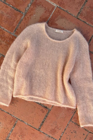 PetiteKnit Cumulus Blouse O-neck on silkkimohairlangasta neulottava pusero pyöreällä pääntiellä