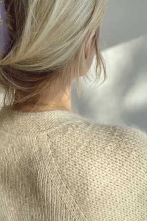 PetiteKnit Champagne Cardigan -villatakki, lähikuva raglanlisäyksistä