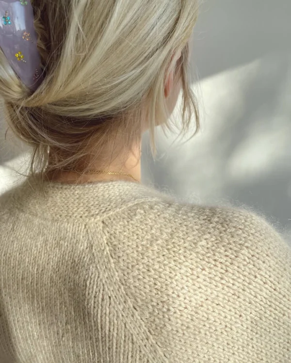 PetiteKnit Champagne Cardigan -villatakki, lähikuva raglanlisäyksistä