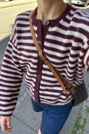PetiteKnit Olga Jacket -takki edestä kuvattuna