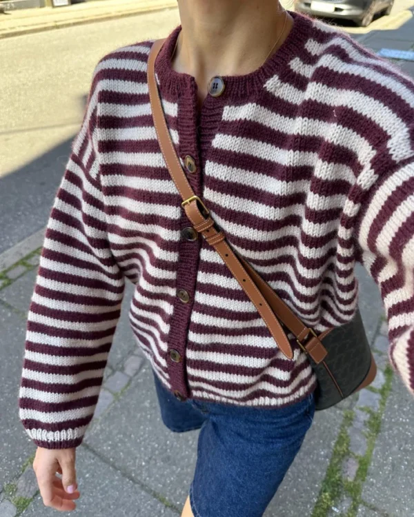 PetiteKnit Olga Jacket -takki edestä kuvattuna