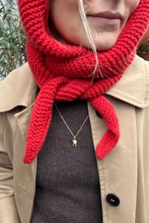 Lähikuva PetiteKnit Sophie Hood -huppuhuivista