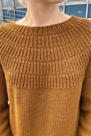 Anker's Sweater, vaaleanruskea edestä kuvattuna