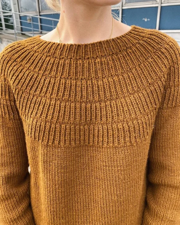 Anker's Sweater, vaaleanruskea edestä kuvattuna
