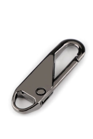 Lähes musta, metallinen vetoketjun vedin, mitat: 10x36x3mm