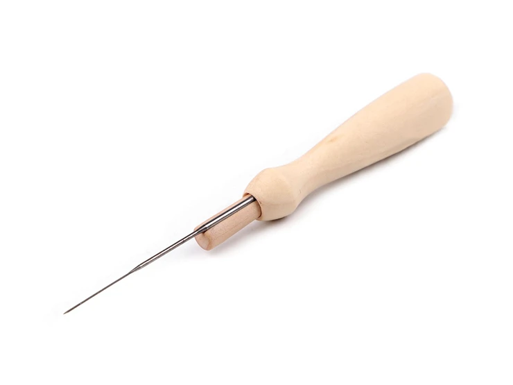 Huovutusneula on kiinnitettynä pidikkeeseen ja pidike on kahvan sisällä.