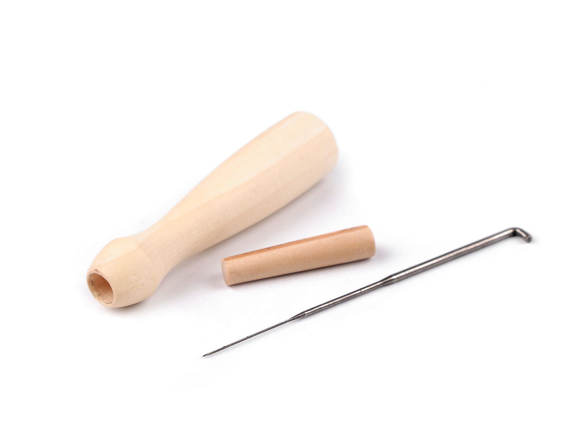 Kuvassa on huovutusneula, pidike sekä kahva. Kahva on osittain ontto, joten neulan saa sinne suojaan.