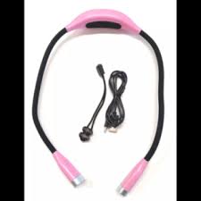 Luku-/käsityövalossa on vaaleanpunaiset päät ja niskakappale, varret ovat mustat.