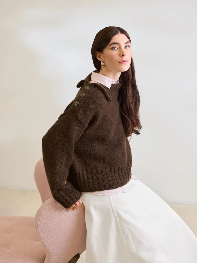 Sandnes Garn Ohje Mina-pusero (Mina Sweater) 2602_02 7924 Mina Pusero Ruskea Tuoli 768x1024