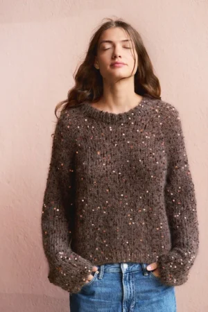 Sandnes 25 nr. 6 Rookie Sweater Paljett Edition -neuleohje englanti